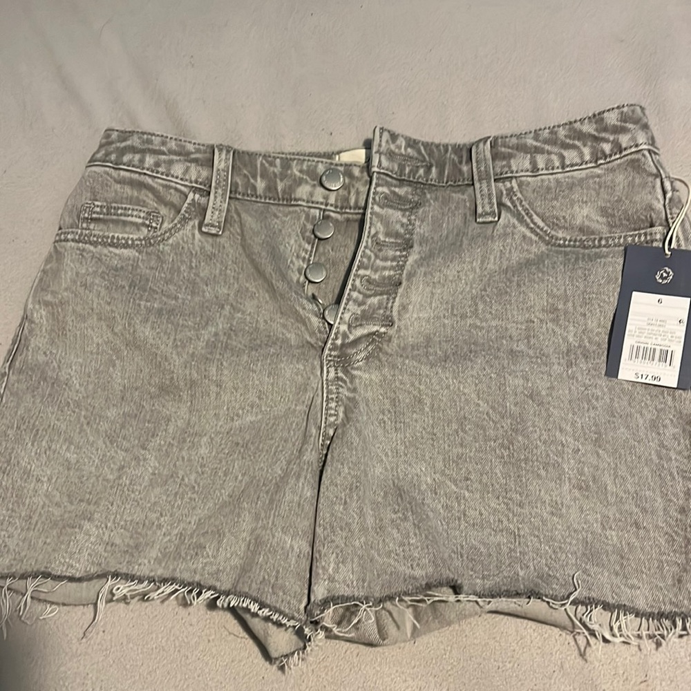 NEVER WORN, size 6